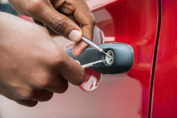 Buitensluiting van auto in Kinrooi